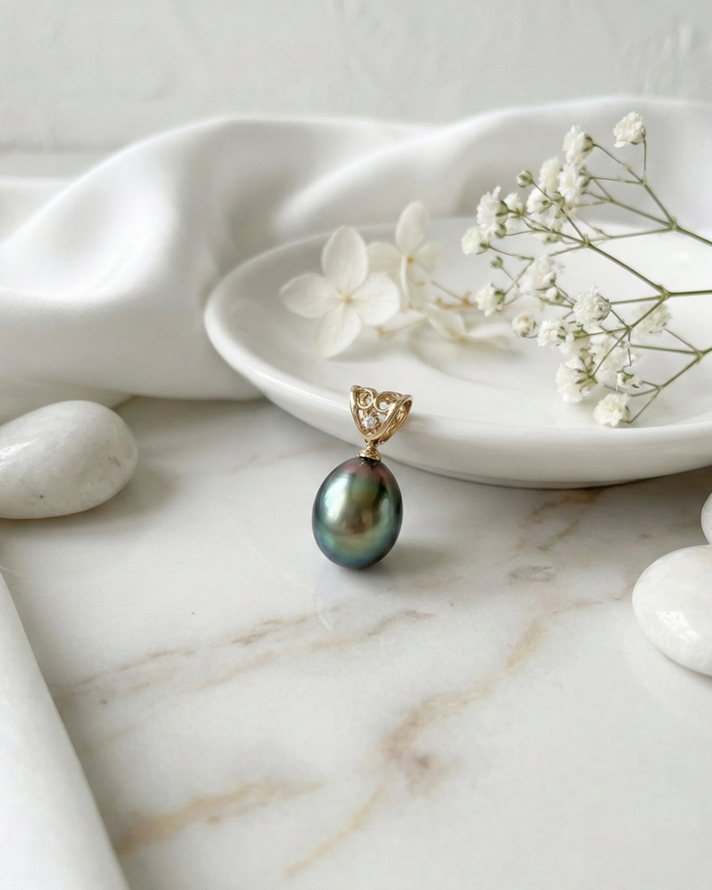 Peacock Aura Pearl Pendant